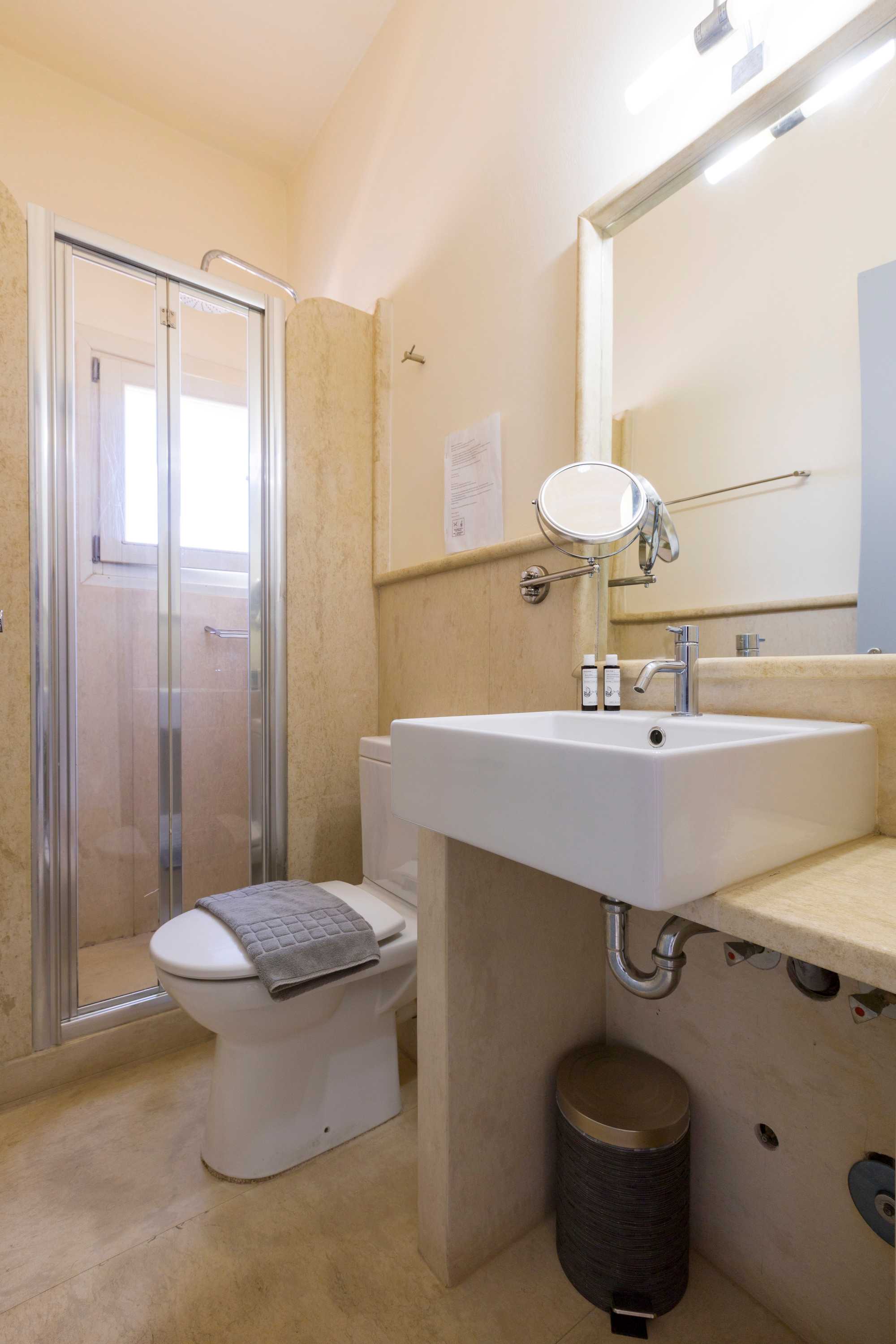 Superior Double or Twin Room — view 4