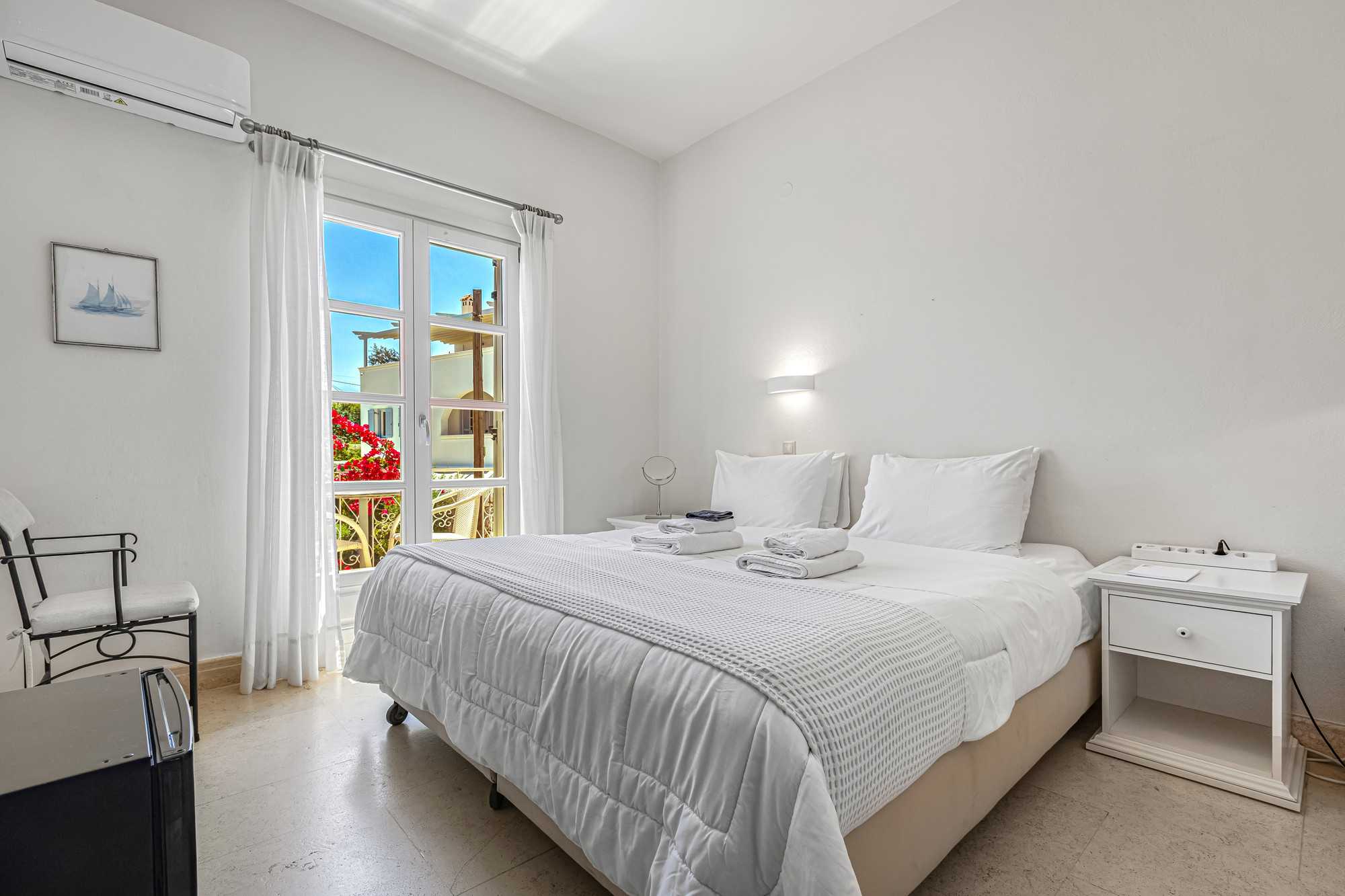 Superior Double or Twin Room — view 7