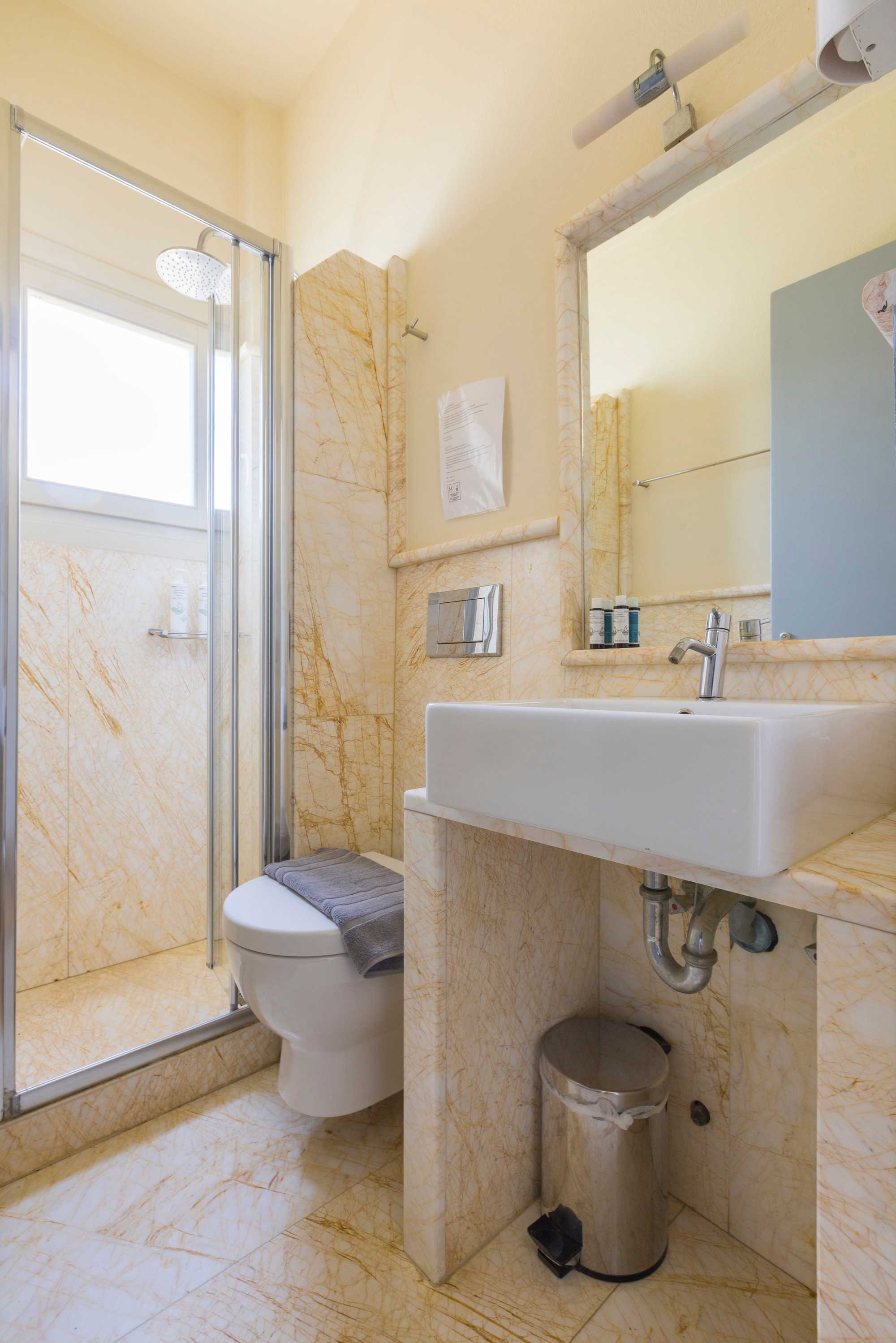 Superior Double or Twin Room — view 8