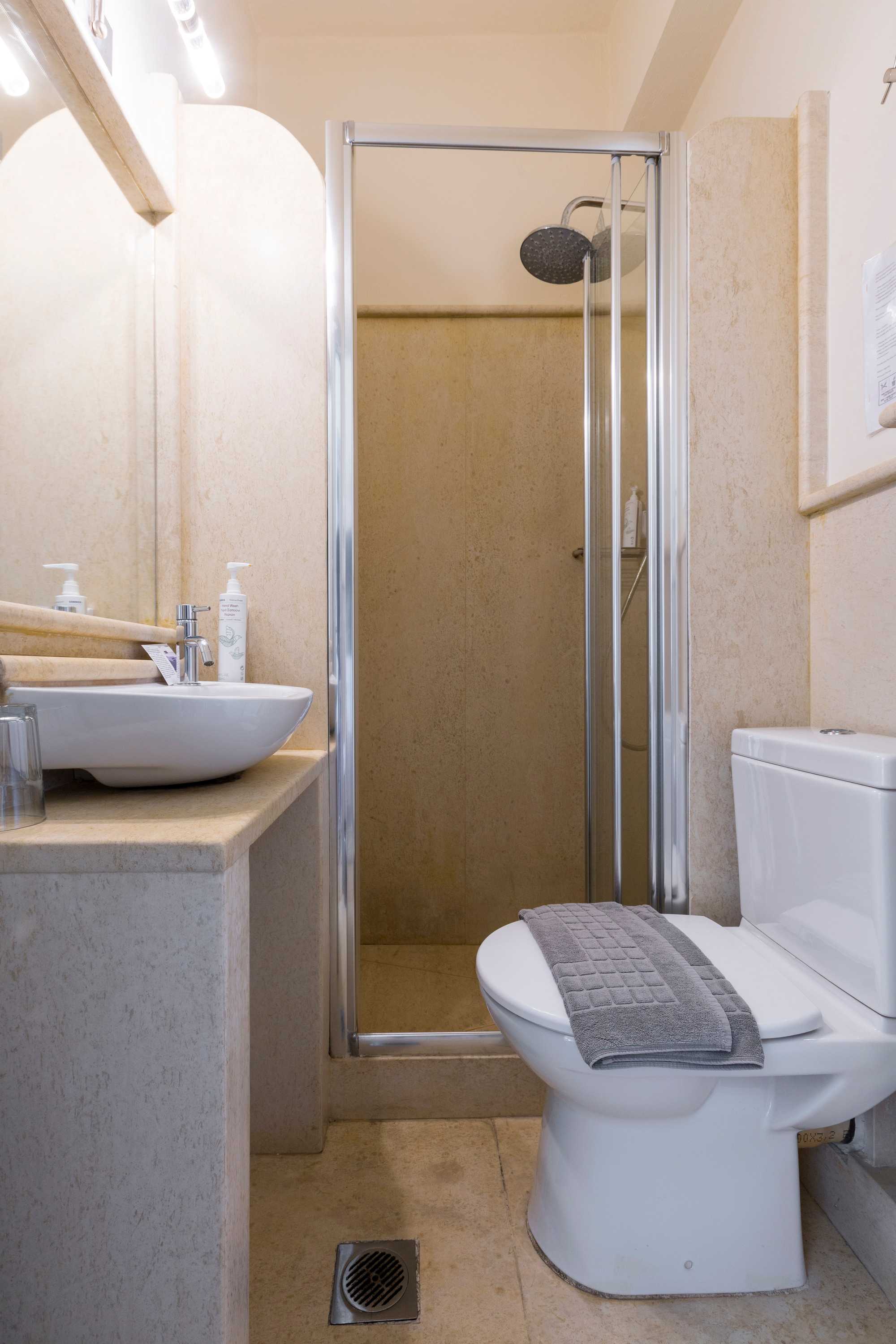 Superior Double or Twin Room — view 12