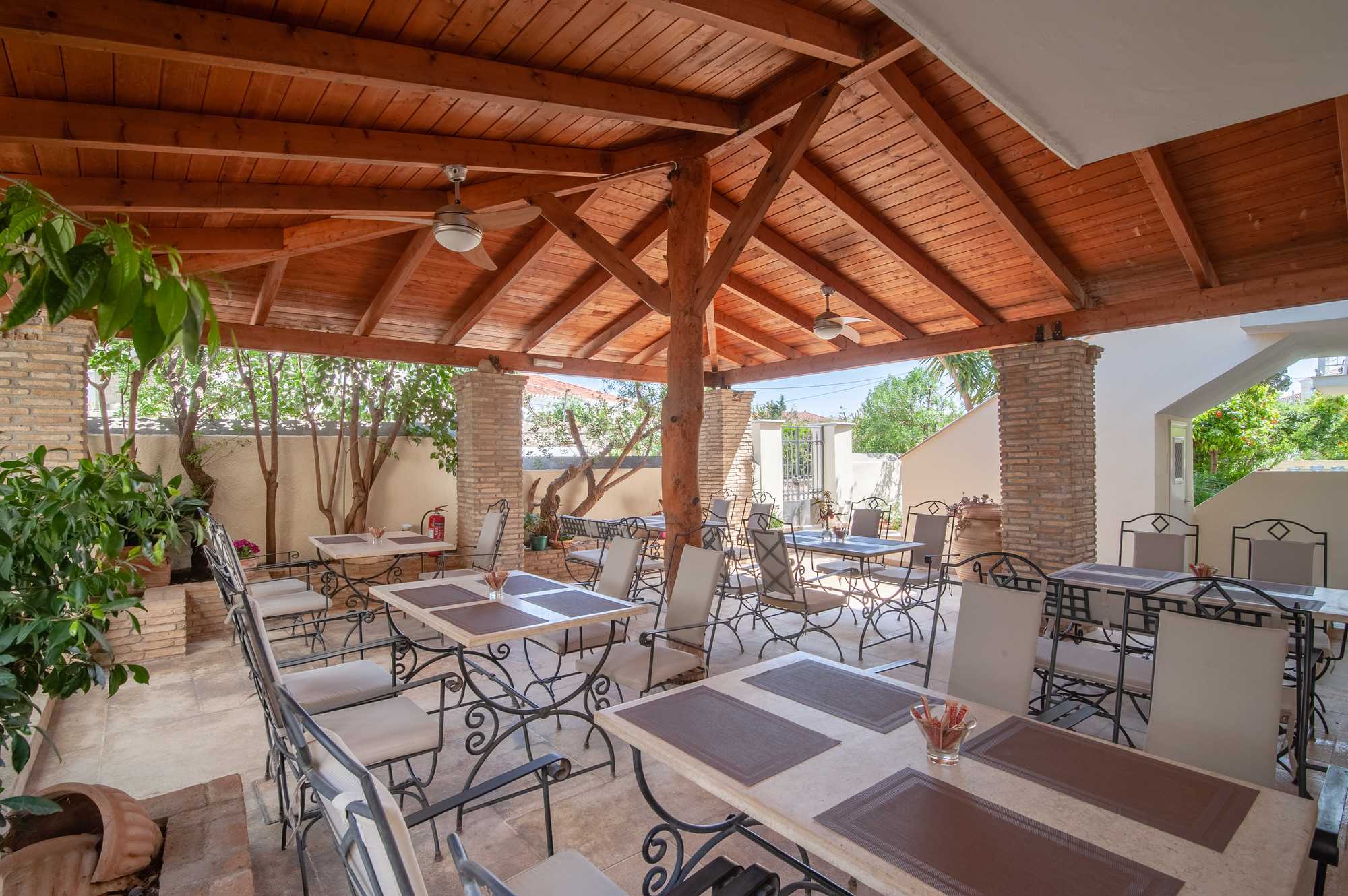 Mimoza Hotel — outdoor view