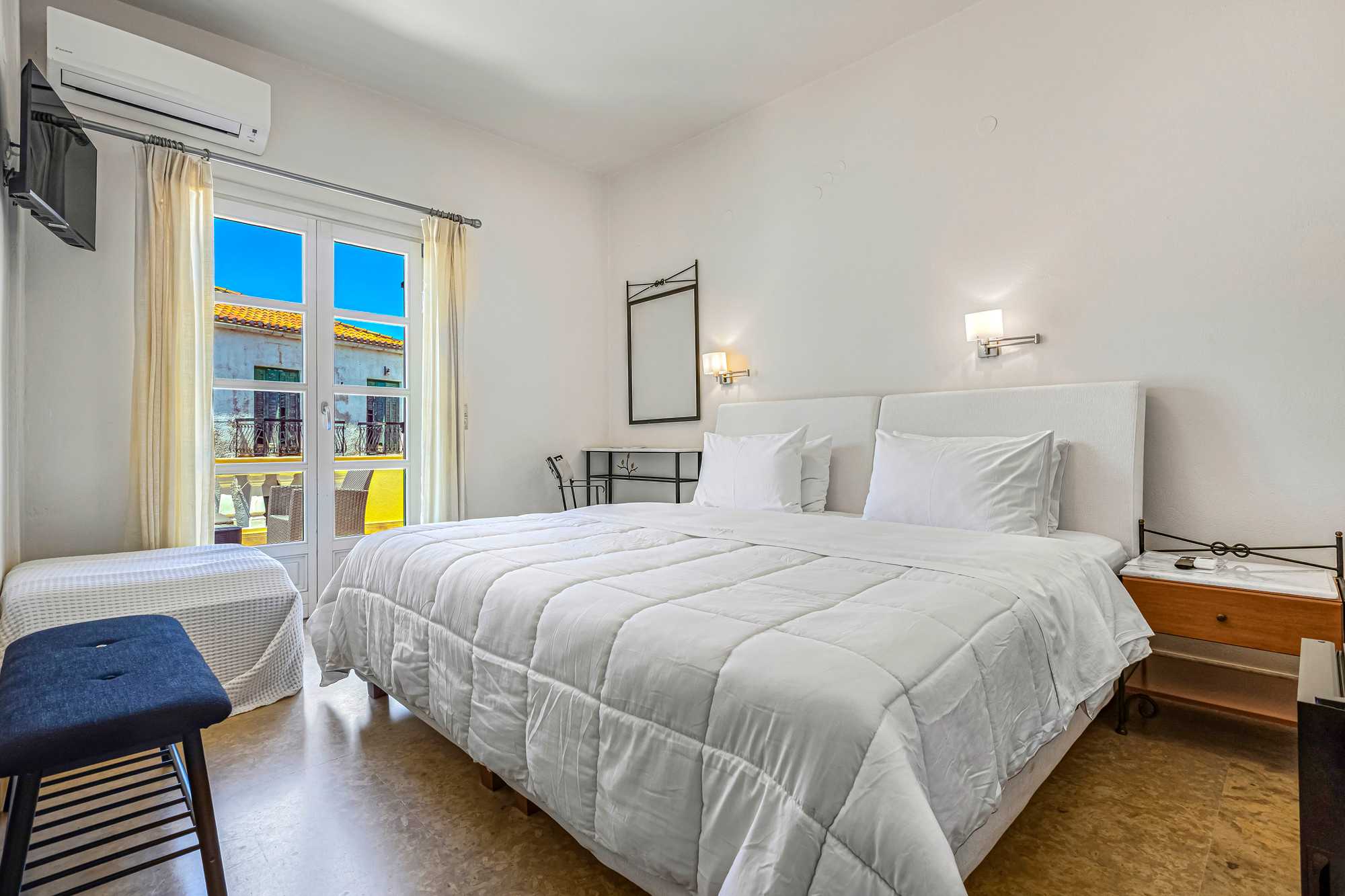 Superior Double or Twin Room — view 2